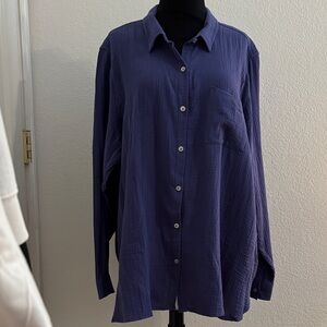 Women’s periwinkle, blueish/purple Button-Up Shirt